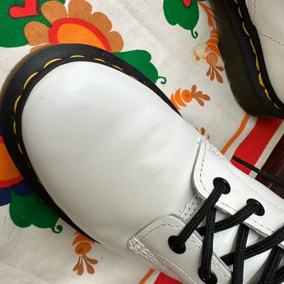 Doc Martens white in LADIES 8. only used 3 times, see photos close to new. - Picture 10 of 14